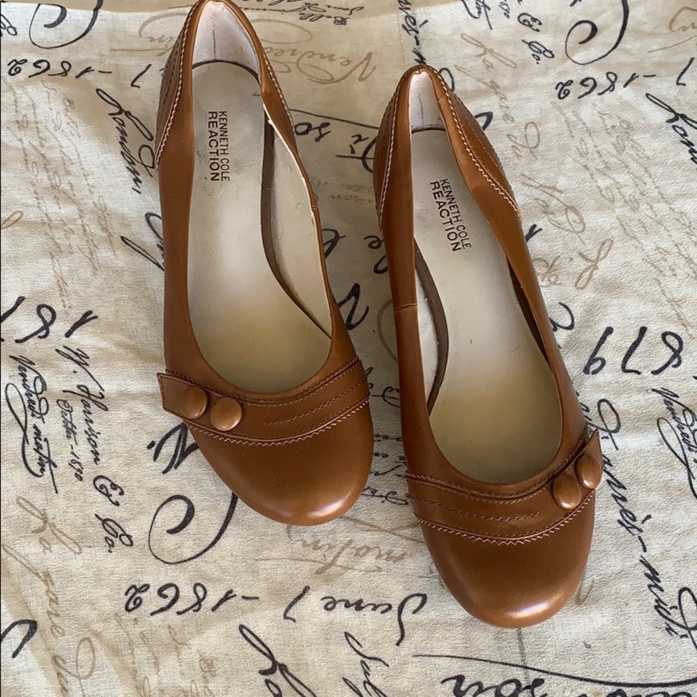 Kenneth Cole Shoes Button Honey